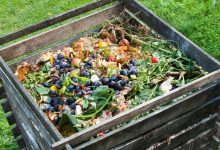 how to use compost bins properly https://organcigardeningeek.com
