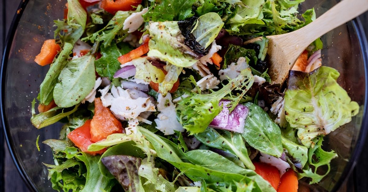 Best way to store food to make them last longer - Make salad greens last longer https://organicgardeningeek.com