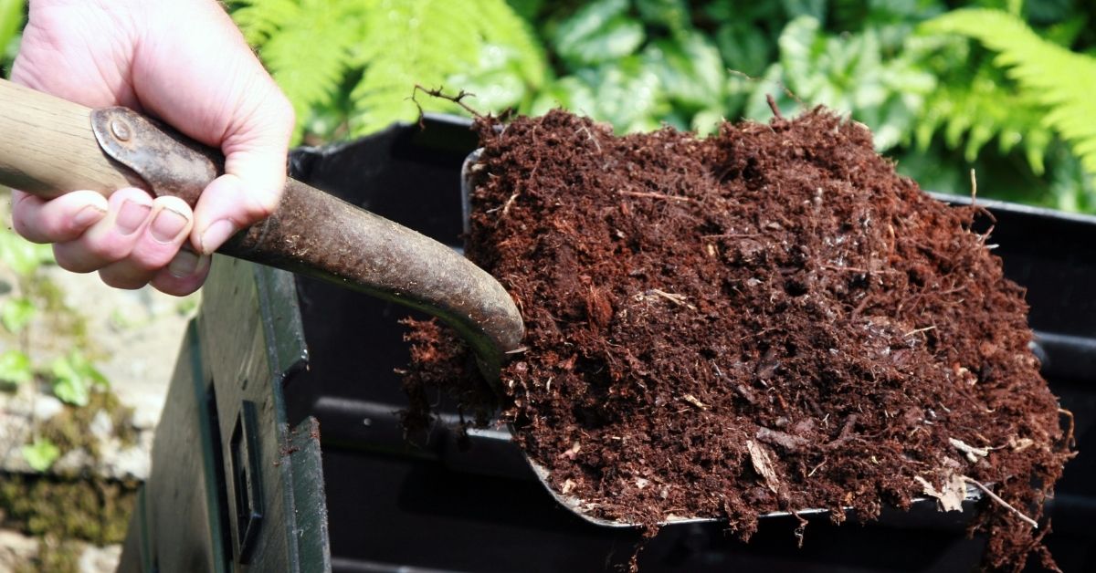 Organic Soil Components - how to improve garden soil quality https://organicgardeningeek.com